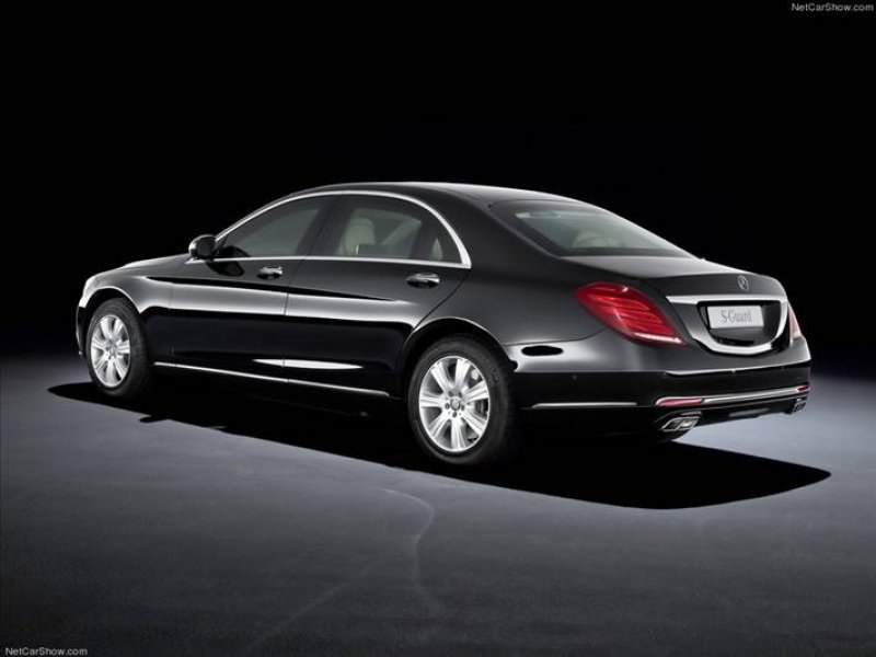 Mercedes yeni aracı S600 Guard'ı tanıttı