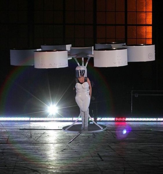 Lady Gaga'nın sınırları zorlayan kostümleri