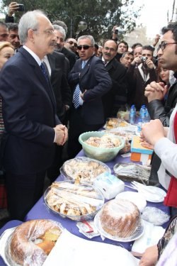 Kılıçdaroğlu ve Baykal cenaze töreninde buluştu