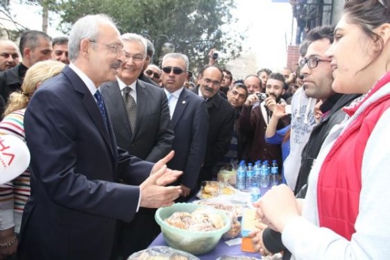 Kılıçdaroğlu ve Baykal cenaze töreninde buluştu