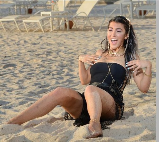 Hande Yener'den seksi klip
