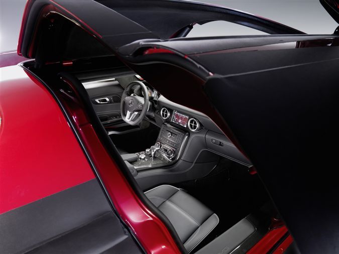 Martı kanat Mercedes SLS AMG