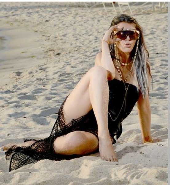 Hande Yener'den seksi klip