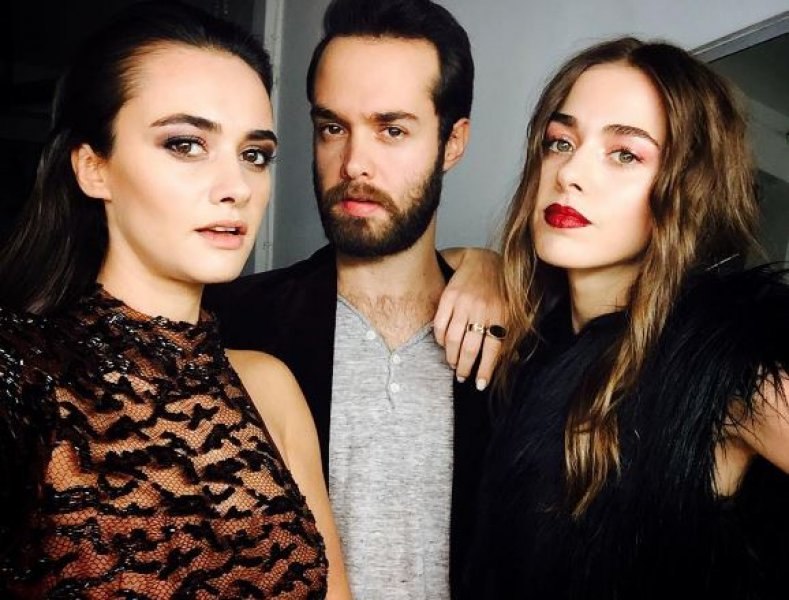 Oyuncu Hande Soral'dan aile pozu