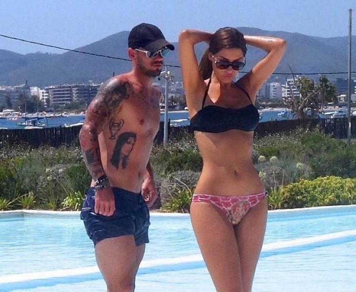 Wesley Sneijder Yolanthe'yi öpmeye doyamadı
