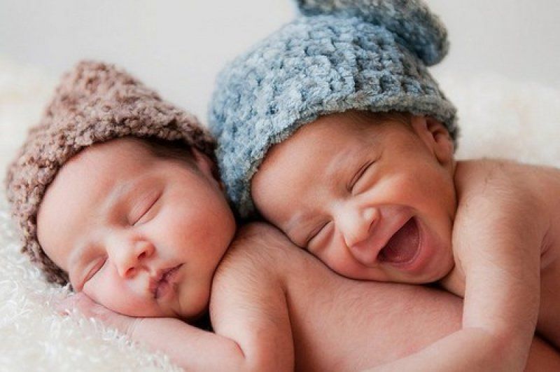 En güzel ikiz bebek fotoğrafları 