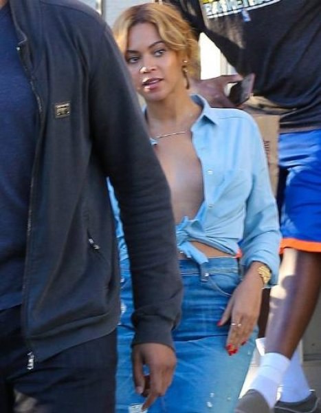 Ünlü şarkıcı Beyonce frikik verdi