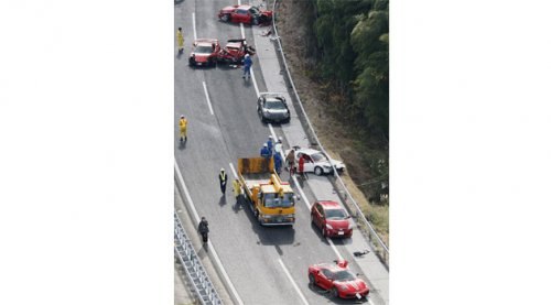 8 Ferrari birbirine girdi