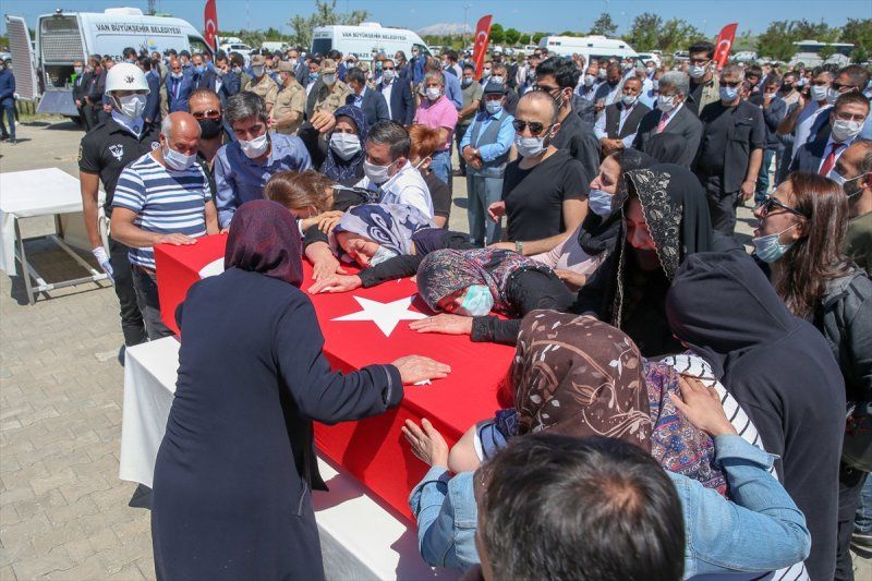 Van'da şehit olan 2 işçi, son yolculuğuna uğurlandı