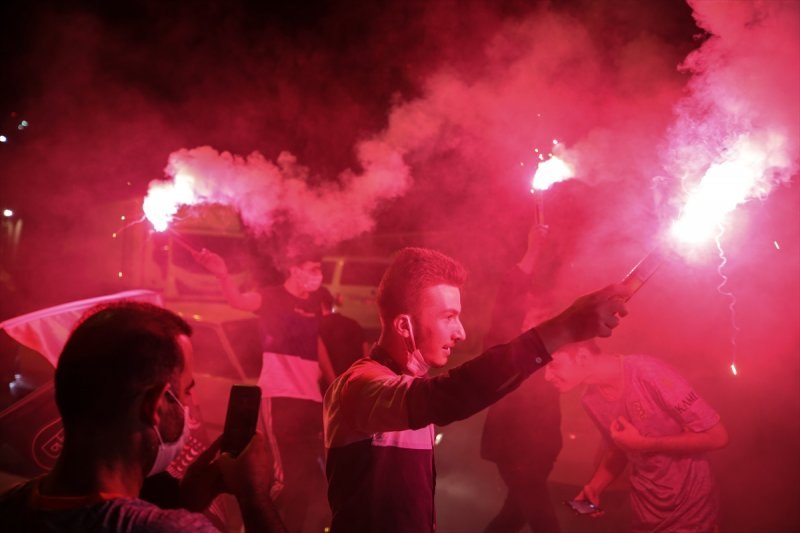 Başakşehirli Taraftarların şampiyonluk kutlamaları