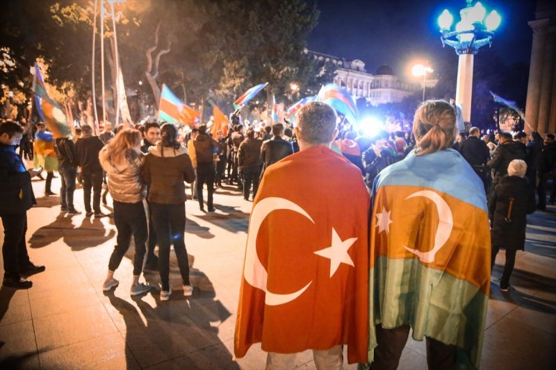 Azerbaycan'da Karabağ zaferi sevinci