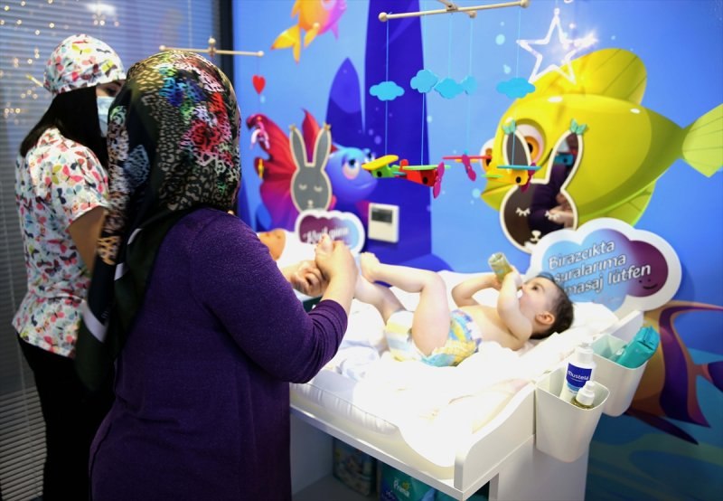 Diyarbakır'da bebeklere jakuzi ve masajla gelişim desteği