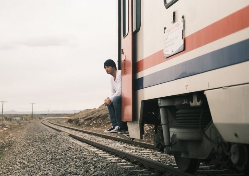 Kız kardeşiyle hayran bırakan Kıvanç Tatlıtuğ'un sosyal medya paylaşımları