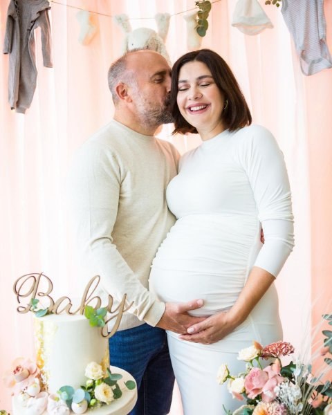 Bergüzar Korel üçüncü kez anne oldu: Fotoğraflarla hamilelik hali