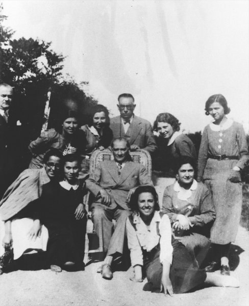 Mustafa Kemal Atatürk’ün gençlerle hatıraları