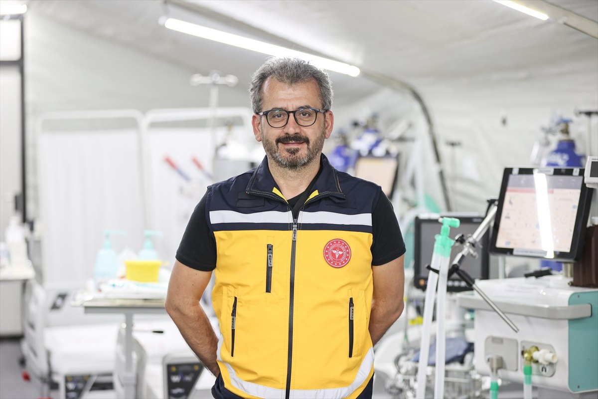 Deprem bölgesinde buruk 14 Mart Tıp Bayramı: İşte fedakar sağlıkçılar