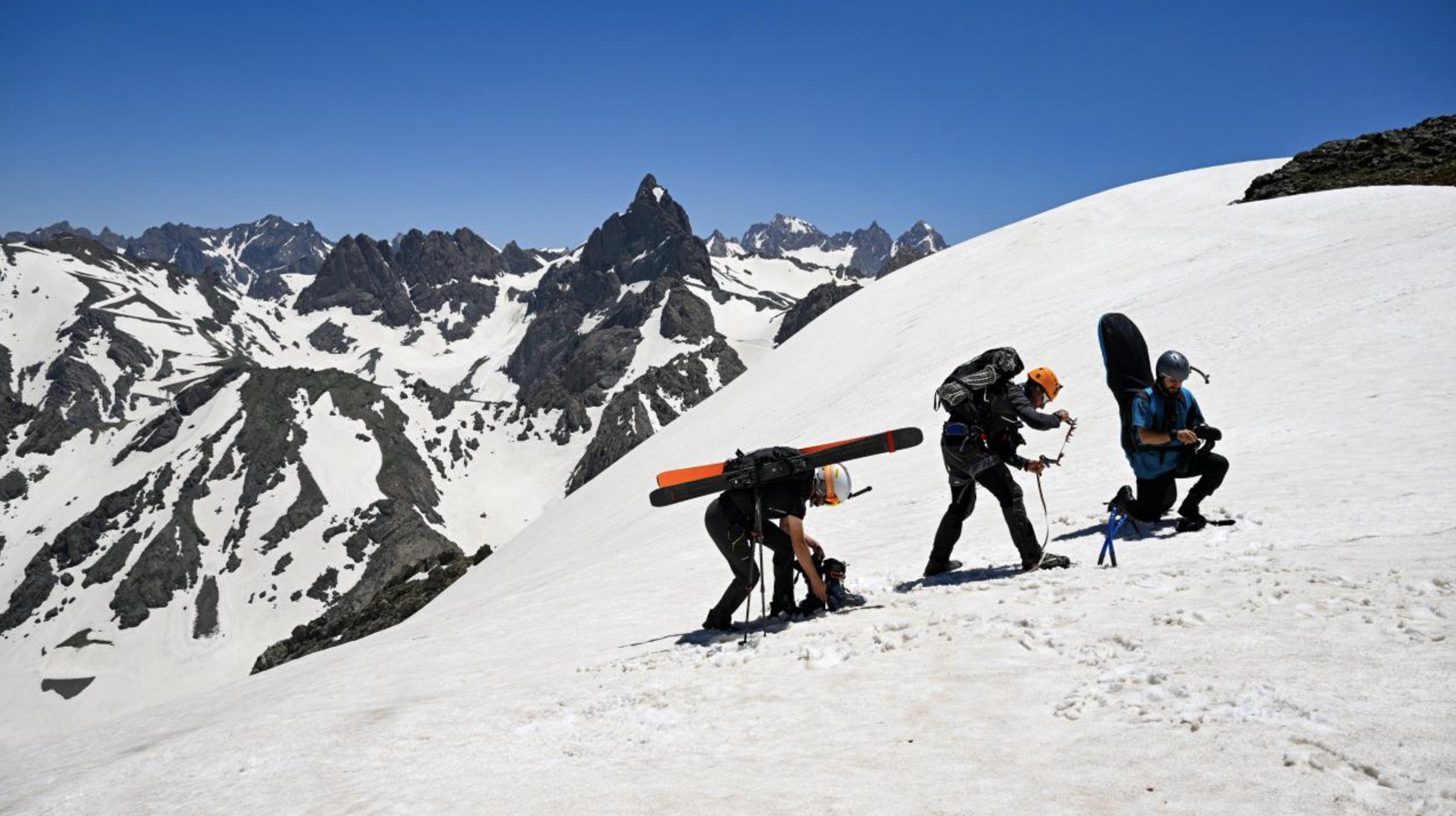 Hakkari'de adrenalin tutkunları karın keyfini çıkardı