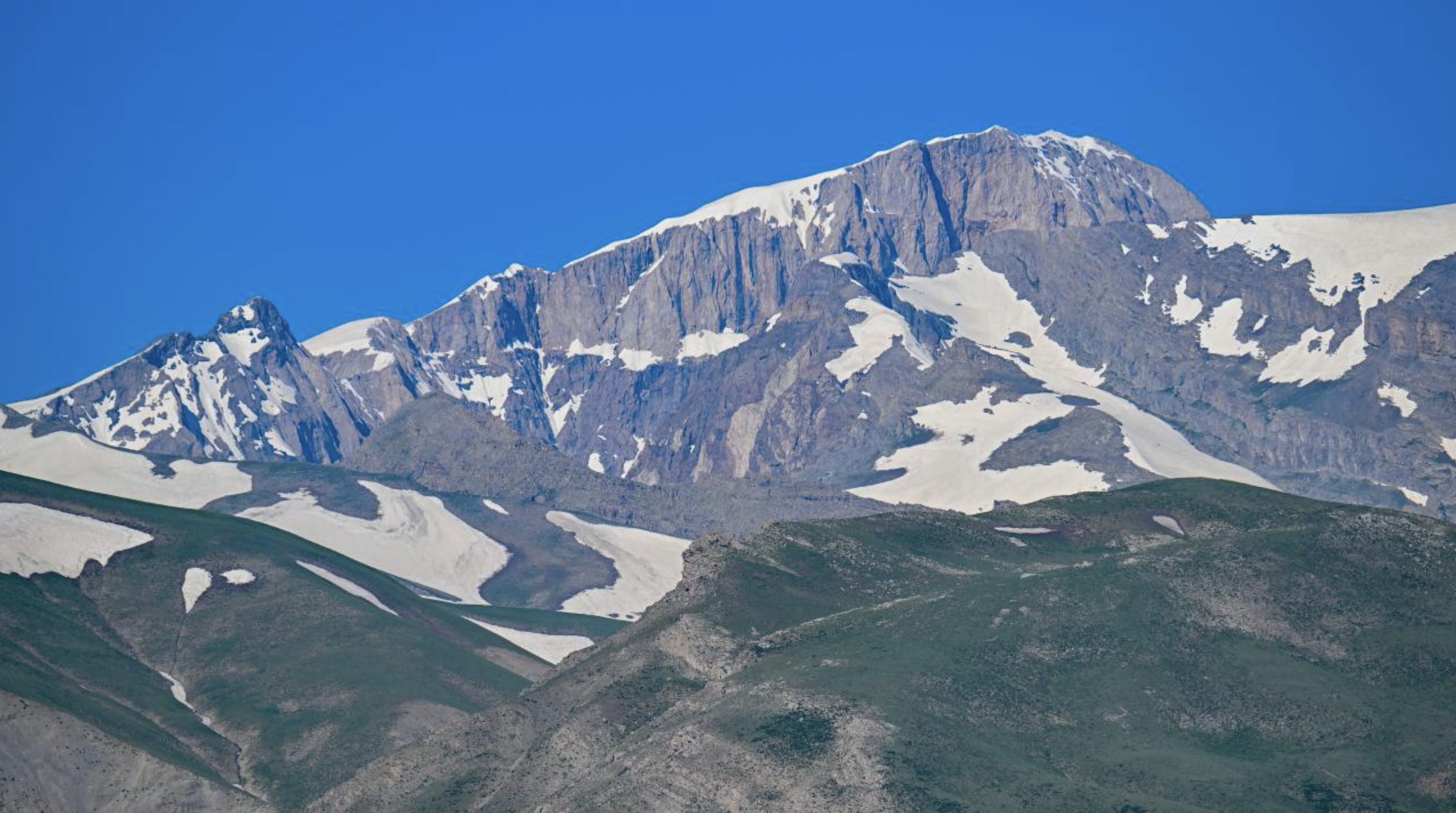 Hakkari'de adrenalin tutkunları karın keyfini çıkardı