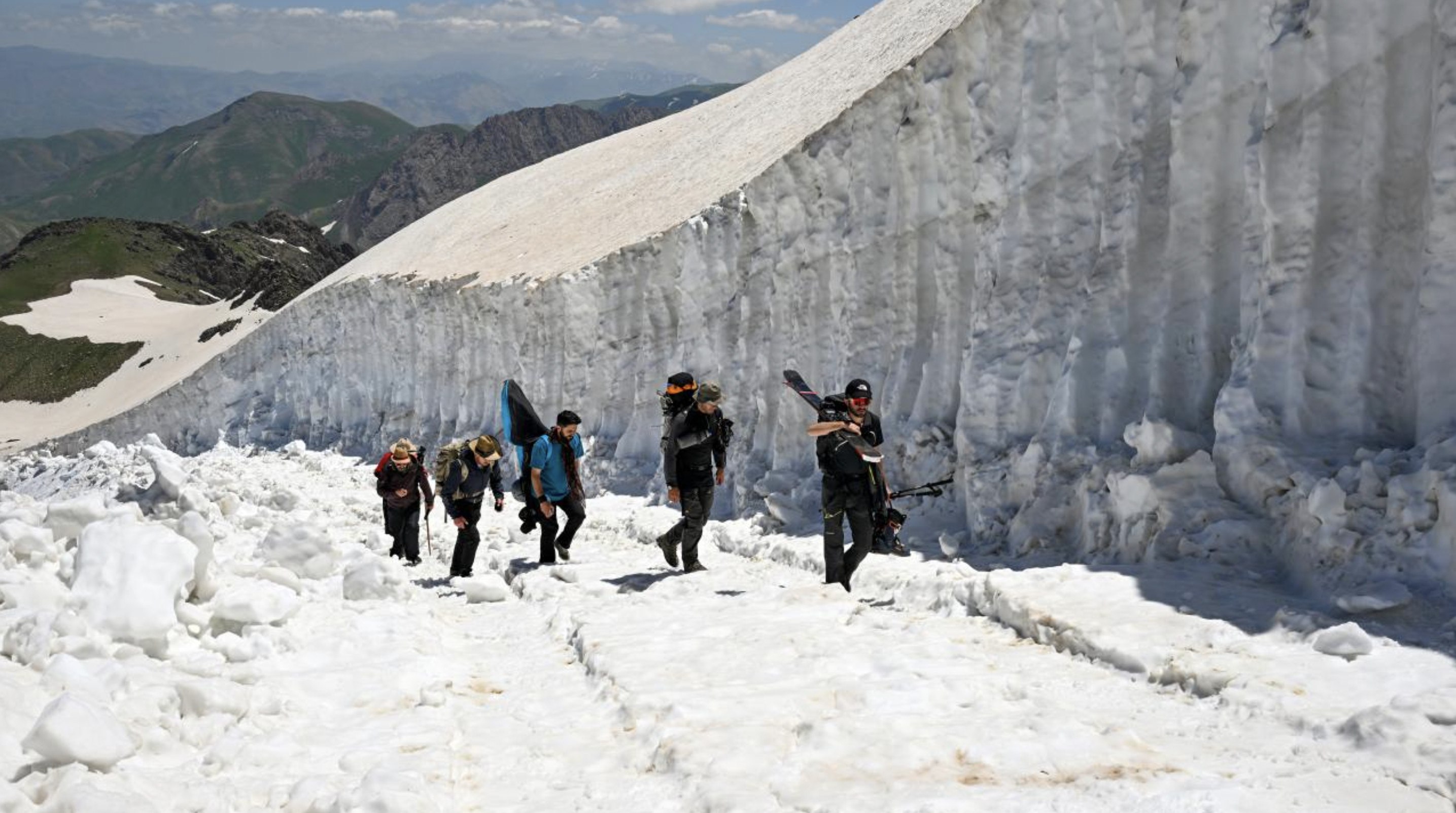 Hakkari'de adrenalin tutkunları karın keyfini çıkardı