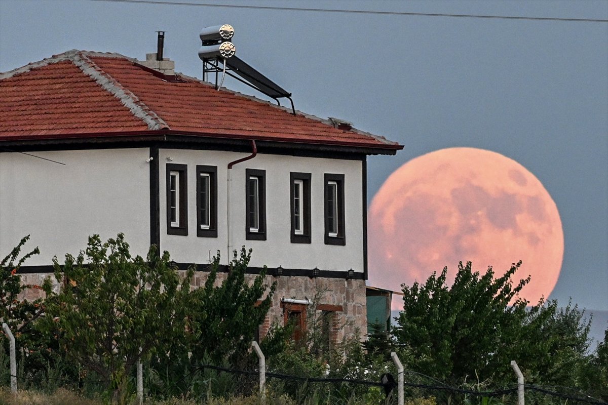 Temmuz dolunayı dünyanın birçok noktasında görüntülendi