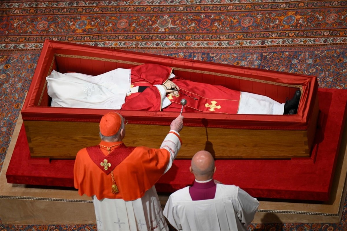 Vatikan’da Papa Franciscus için veda töreni