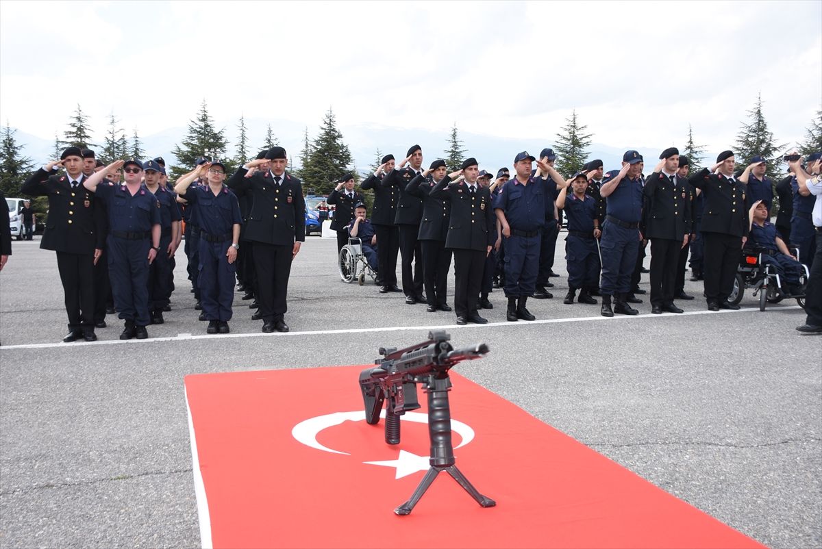 Engelliler bir günlüğüne askerlik sevinci yaşadı