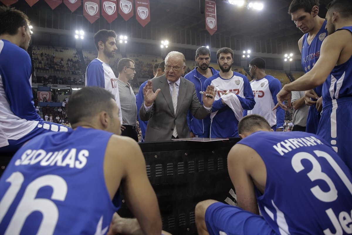Ünlü basketbol koçu Ivkovic'ten jübile