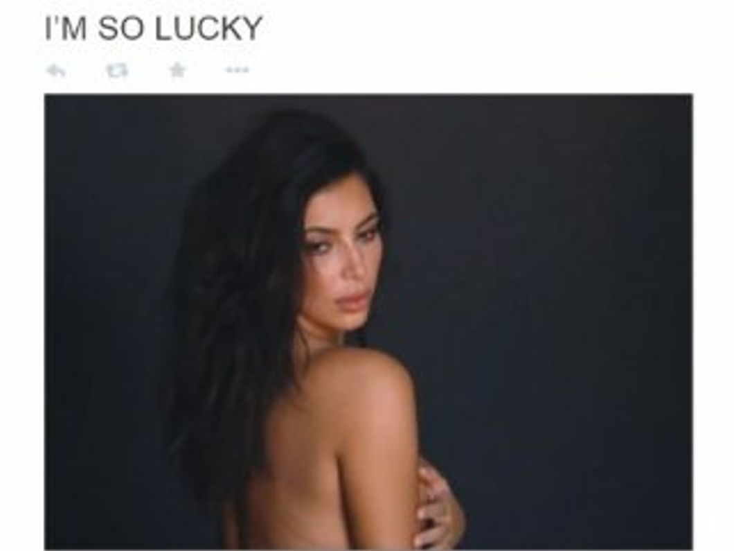 Eşi Kim Kardashianın çıplak fotoğraflarını paylaştı