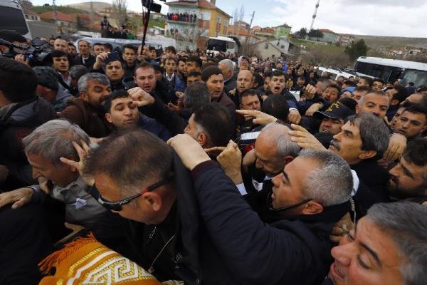 Kemal Kılıçdaroğlu'na şehit cenazesinde saldırı