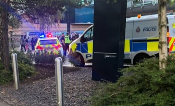 Manchester Havalimanı’nda şüpheli paket alarmı