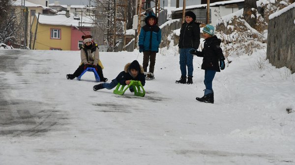 Cıbıltepeli çocukların kar eğlencesi