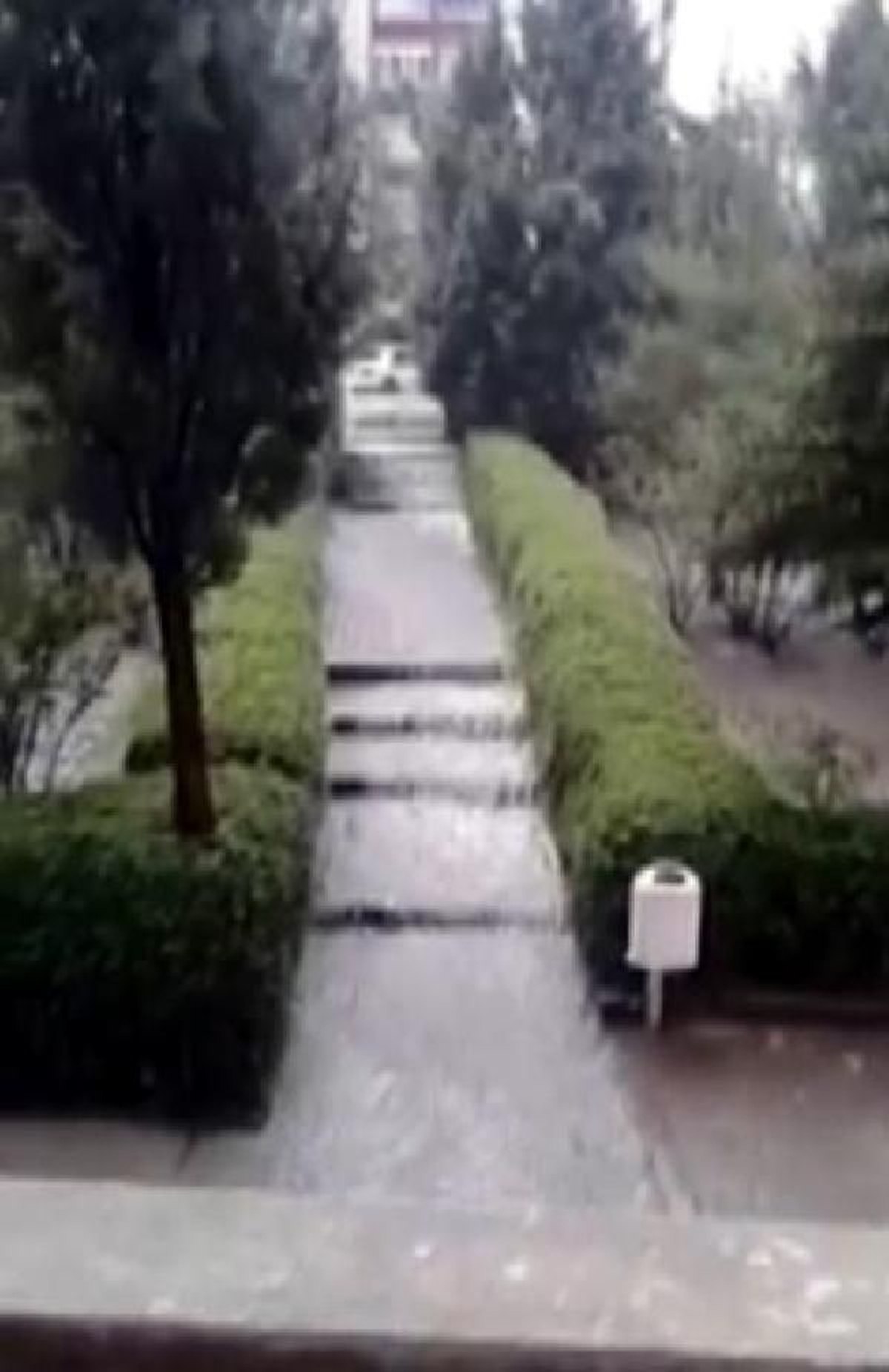 Beypazarı’nda sağanak su baskınlarına neden oldu