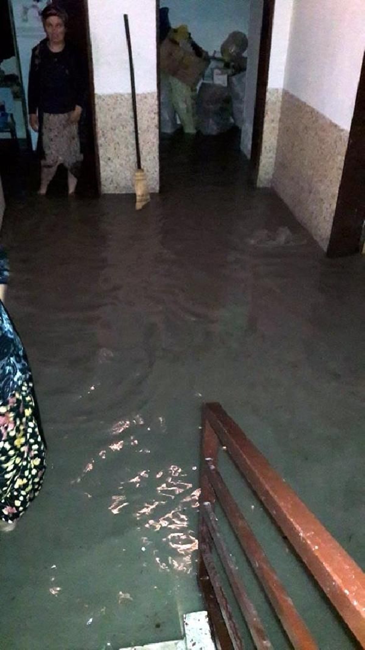 Beypazarı’nda sağanak su baskınlarına neden oldu