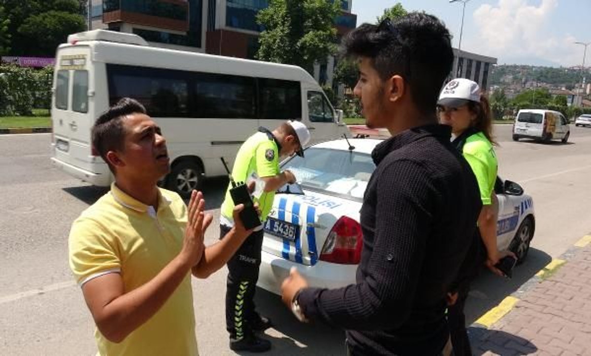 Karabük'te yayalarla polis arasında ilginç diyalog