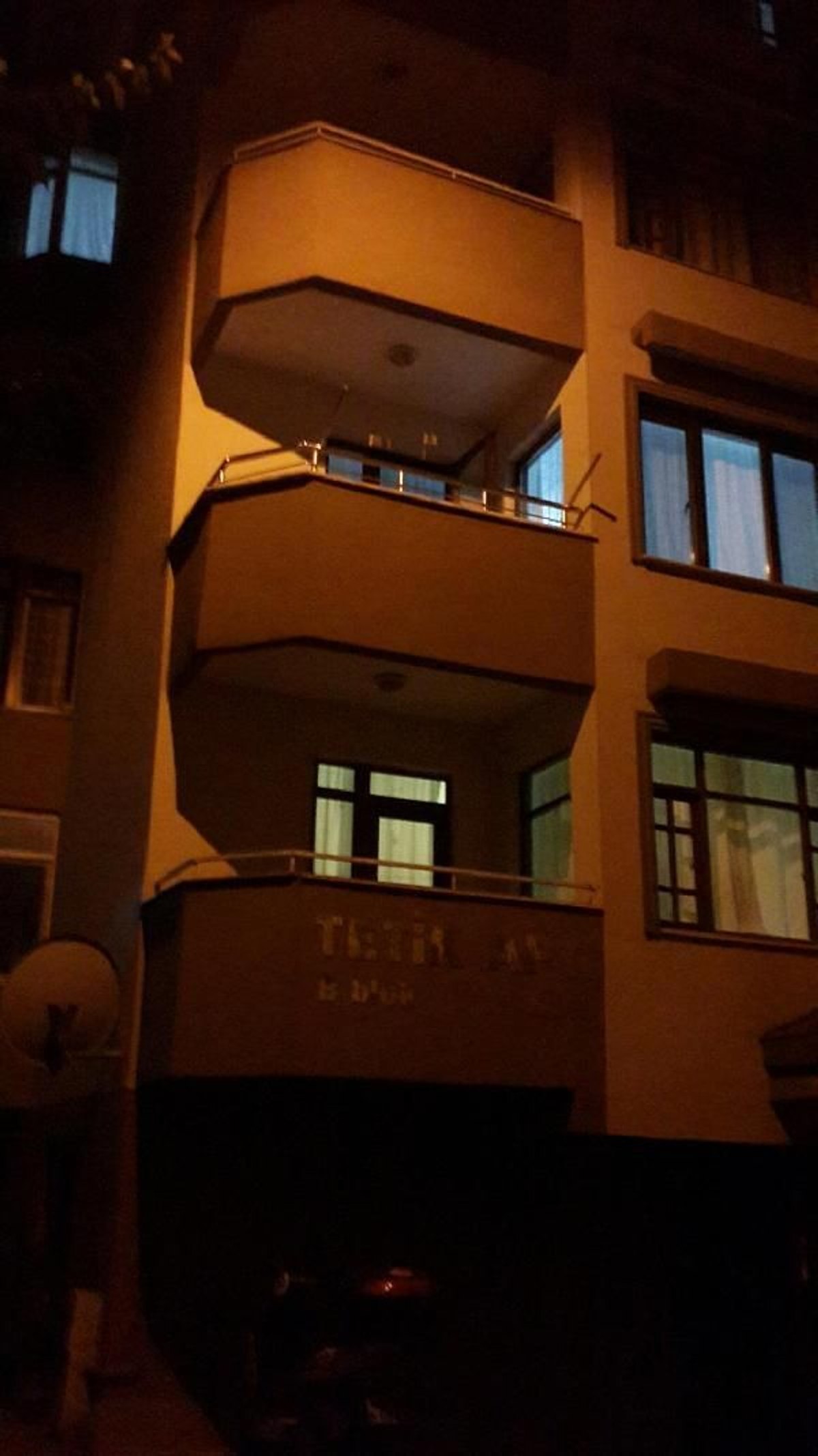 Polisten kaçmak için 4. kattan atladı