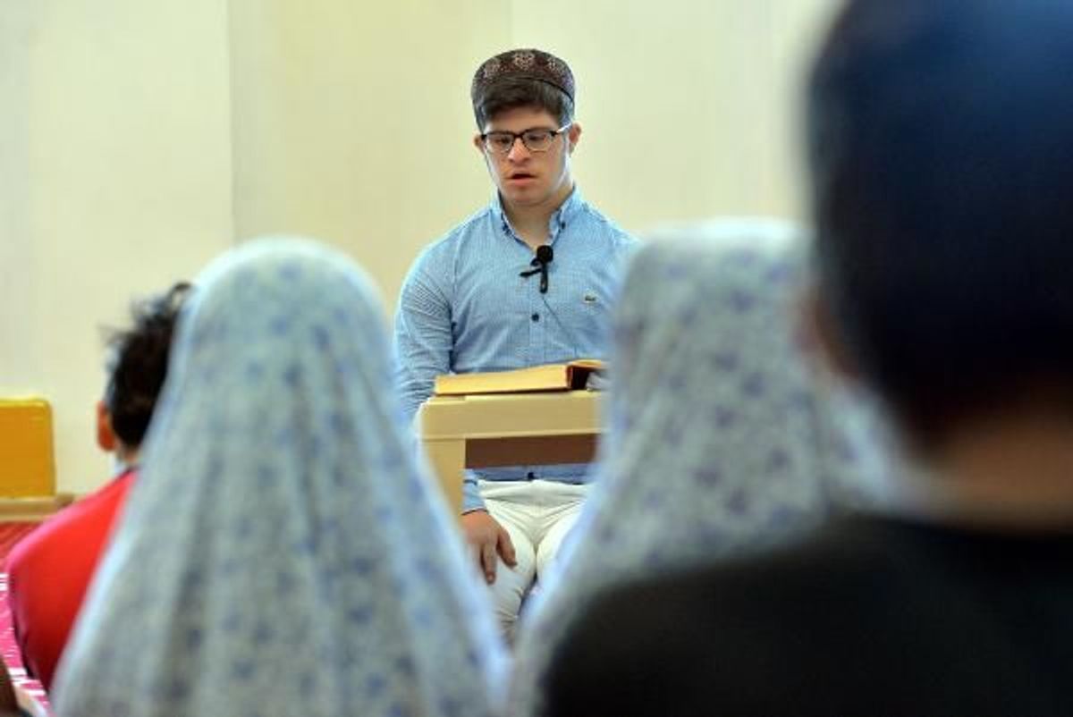 Mersin'deki Kumluk Cami'nin down sendromlu müezzini Musa