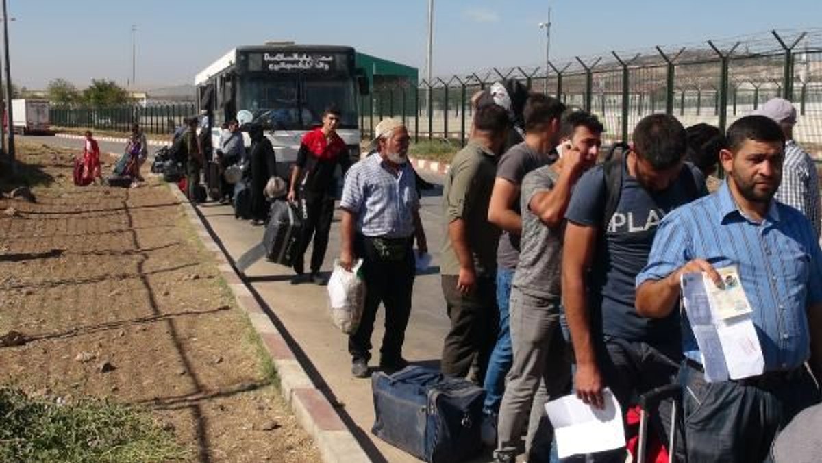 37 bin Suriyeli Türkiye'ye döndü