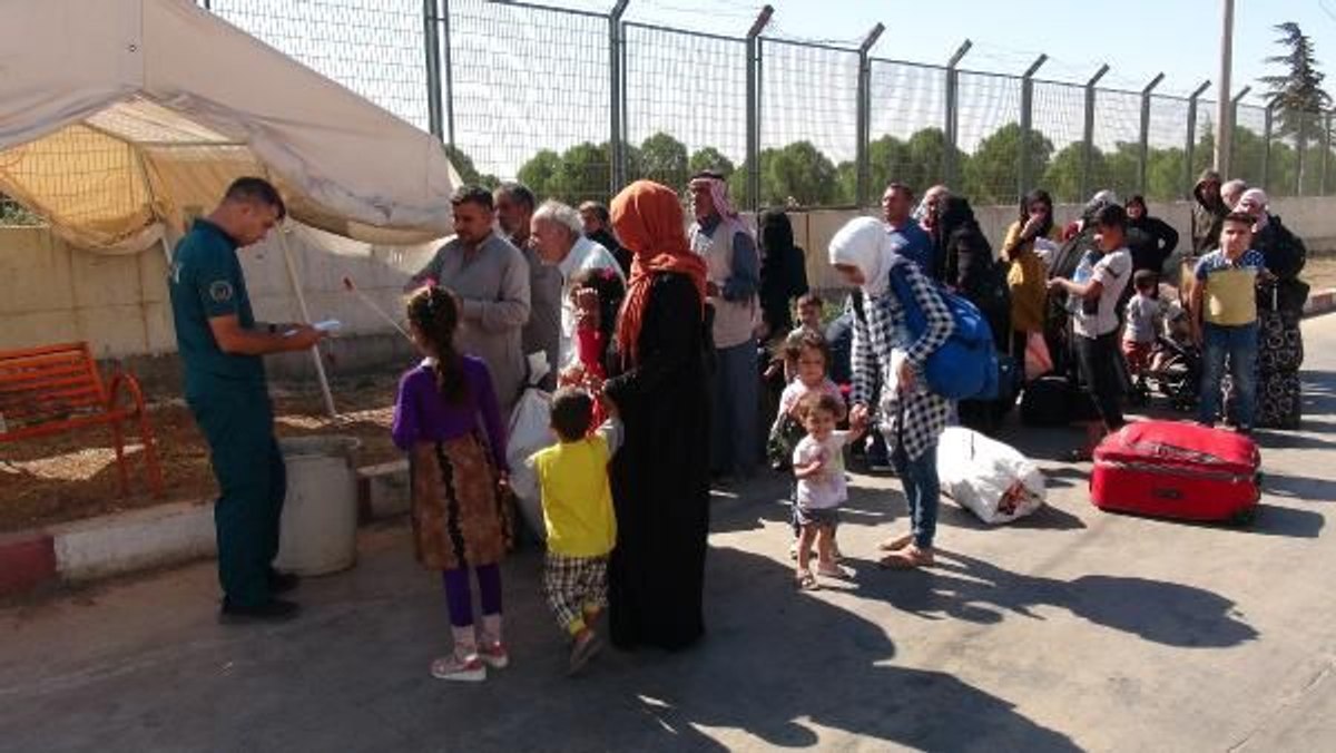 37 bin Suriyeli Türkiye'ye döndü
