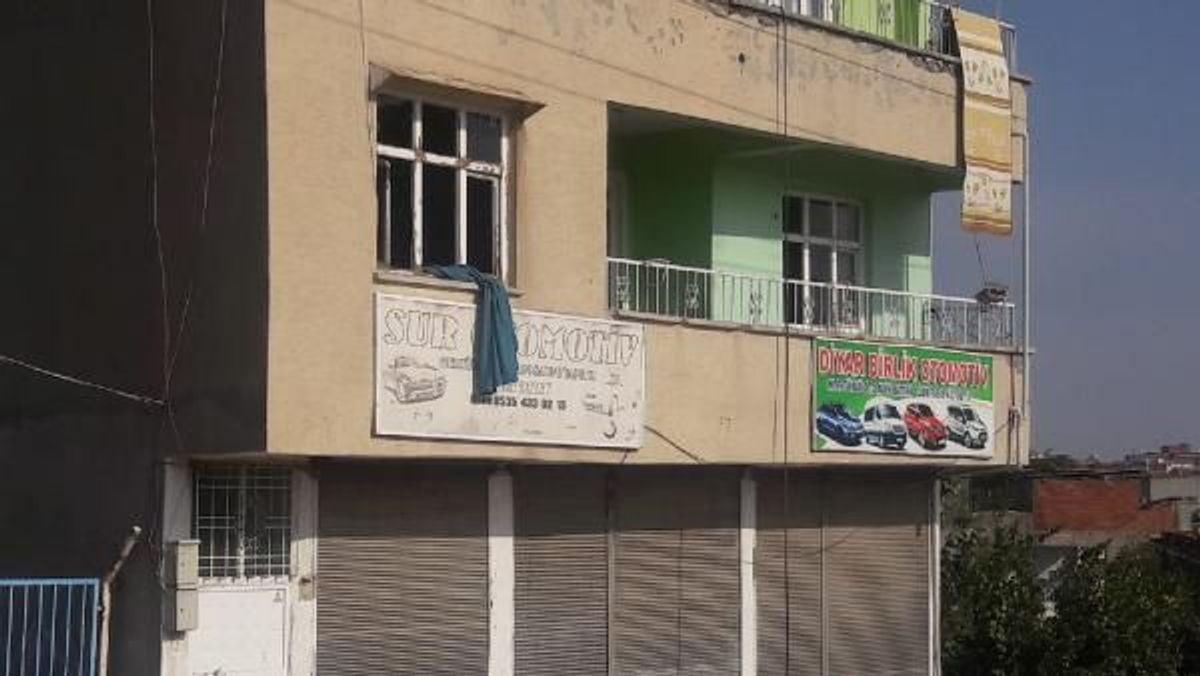 Uyuşturucu bağımlısı, eşini ve kızını benzin döküp yaktı