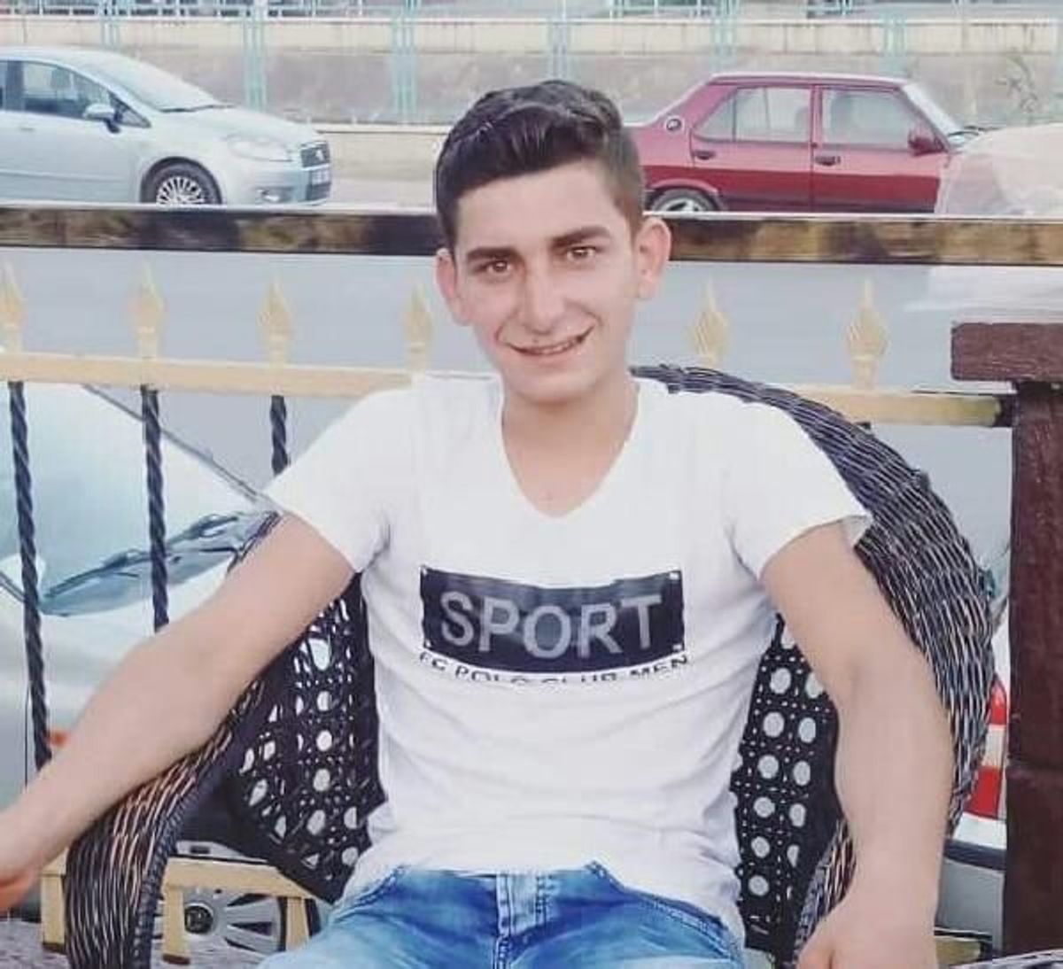 Mersin'de hafif ticari araçla çarpışan motosikletli öldü