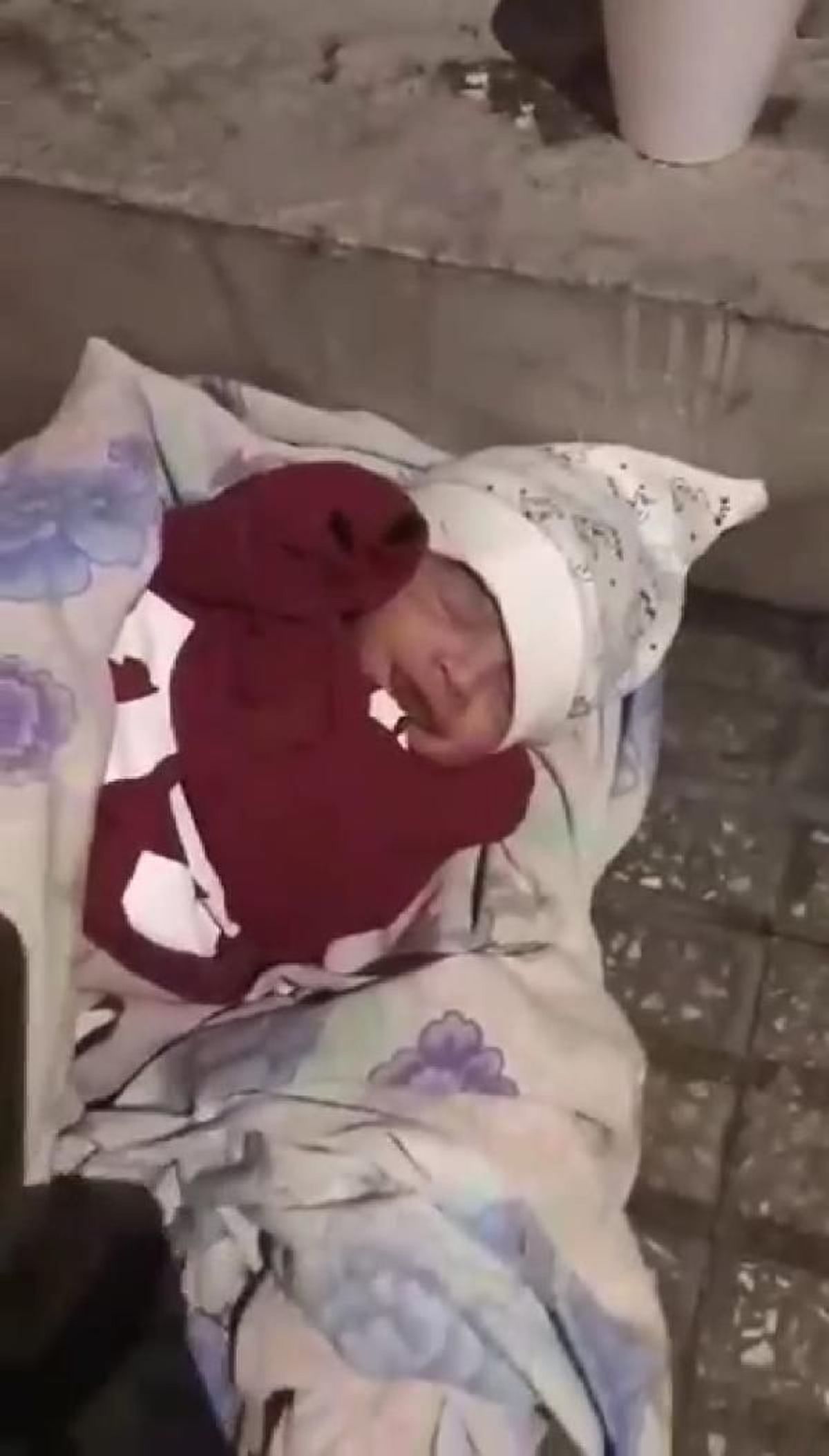Hatay'da 1 aylık bebek sokağa bırakıldı