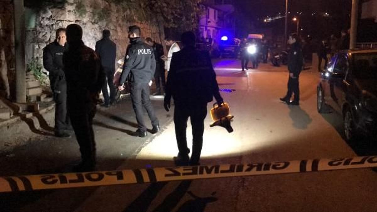 Motosikletiyle evine giderken silahla başından vuruldu