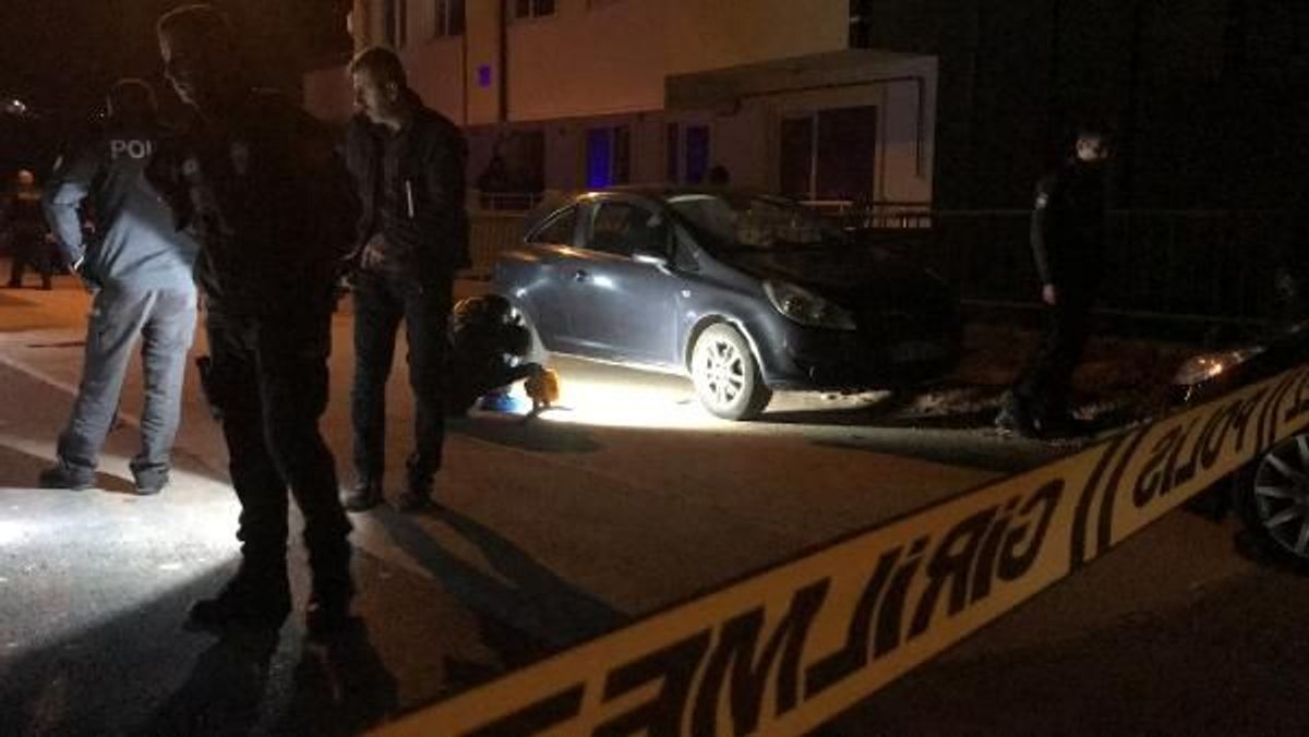 Motosikletiyle evine giderken silahla başından vuruldu