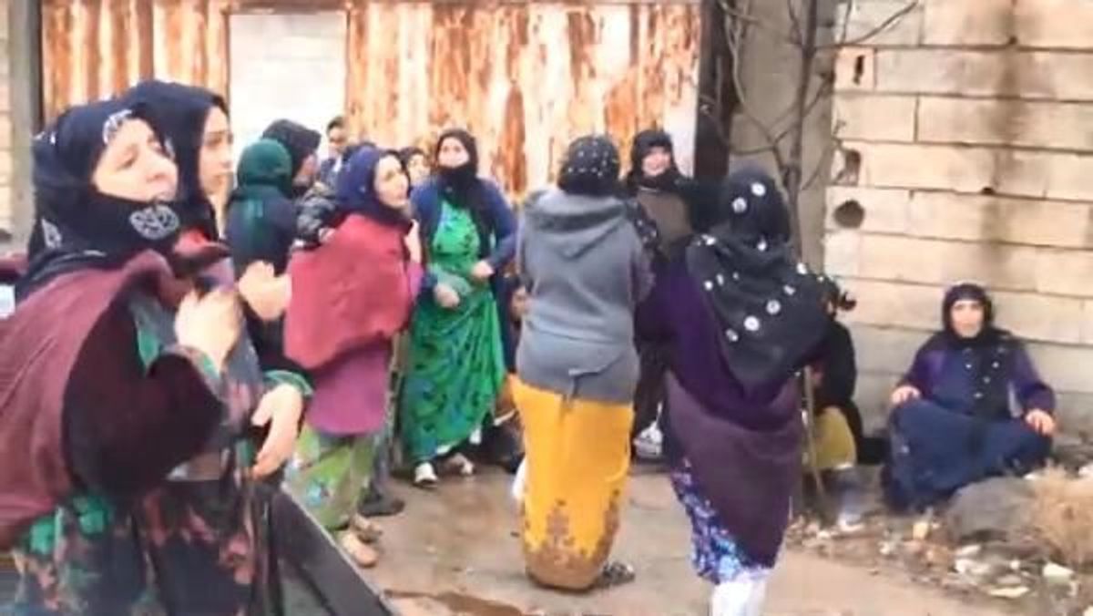 Şanlıurfa'da tır markete daldı: 4 yaralı