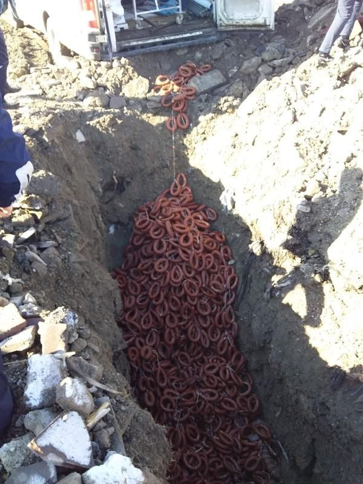 Ankara'da 400 kilo kaçak sucuk gömüldü