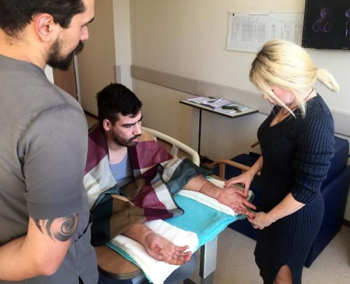 Çift kol nakilli hasta taburcu olmaya hazırlanıyor