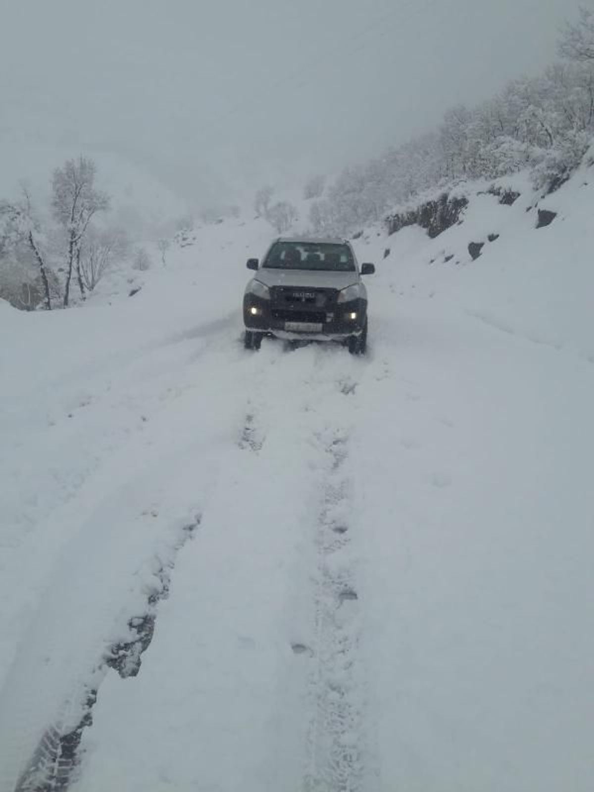 Bingöl'de kara kış yolları kapadı