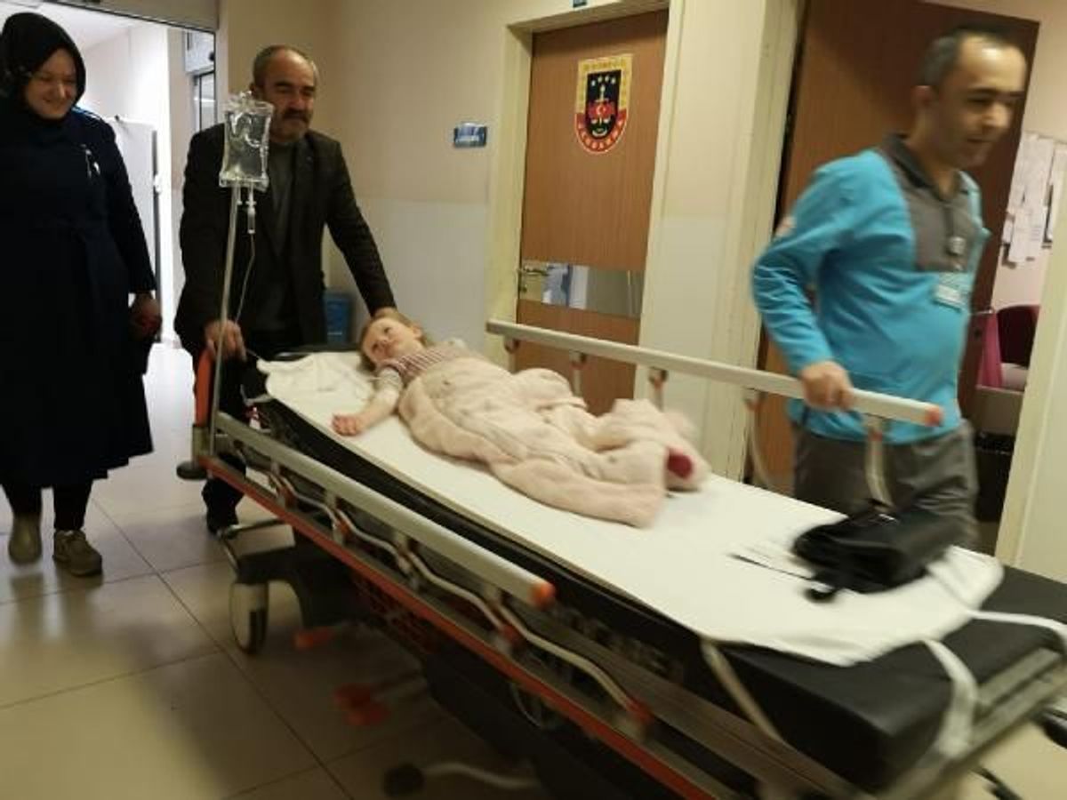Süt zannederek içtiği deterjan hastanelik etti