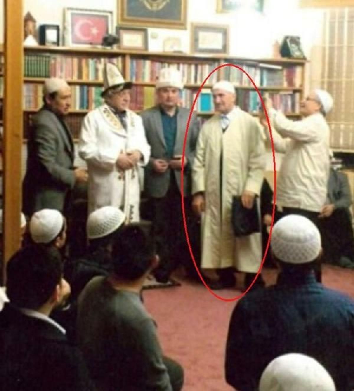 Bekmezci, fotoğraflara rağmen 'FETO ile görüşmedim' diyor
