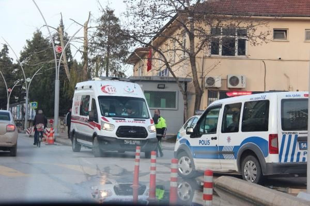 Eşi tarafından bıçaklanan kadın polise sığındı